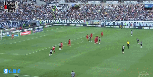 真绿巨人！38岁胡尔克远距离任意球轰入球门，速度力量?