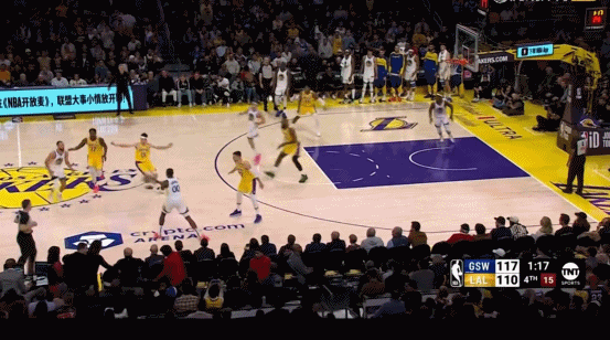 ?全力“科”！库里被夹击 科尔光速进场叫暂停 都急到跳脚了！