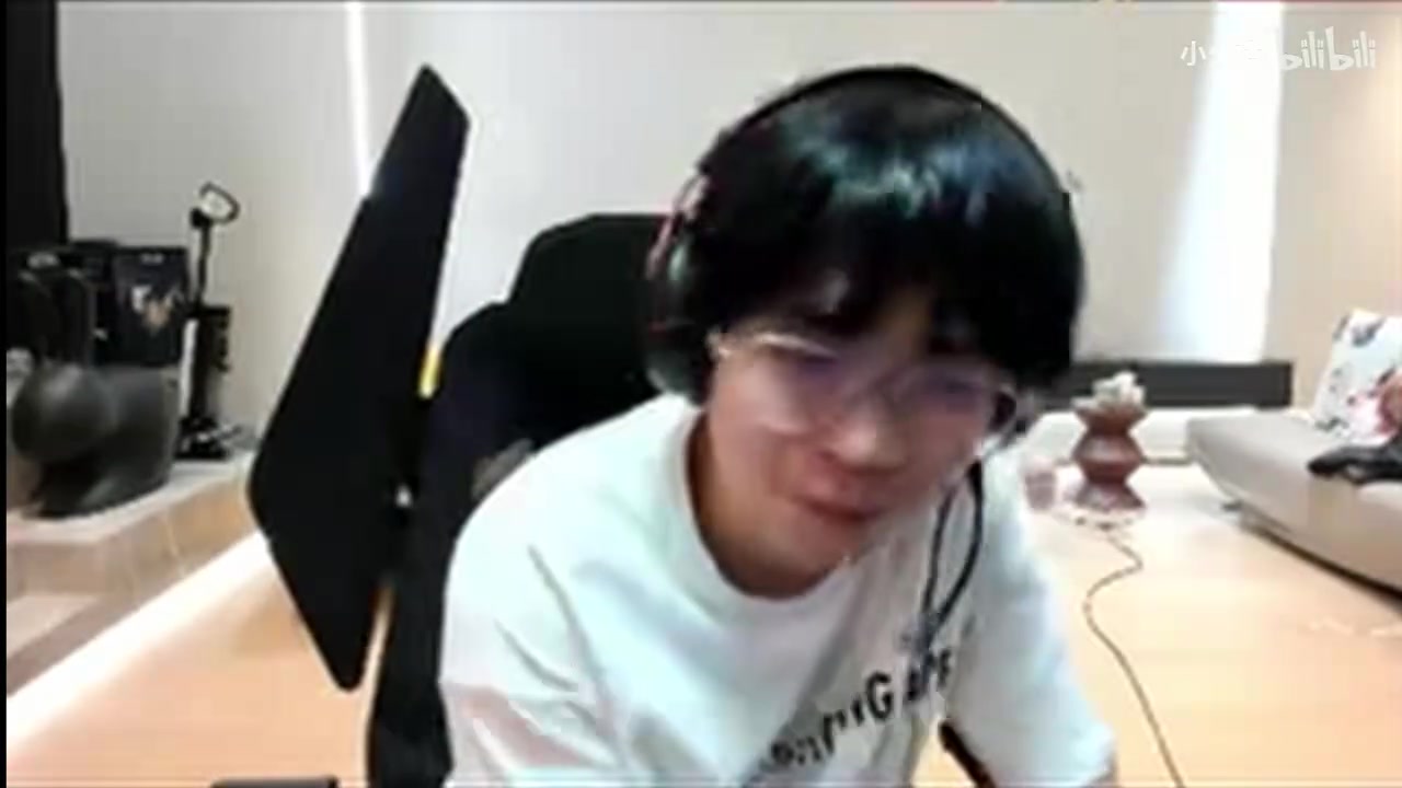 这么真实嘛?大黄：321加油太尬 我在TES都是假喊 只动嘴不出声